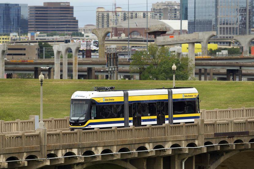 El tranvía tardará unos 11 minutos en viajar del centro de Dallas al Bishop Arts District....