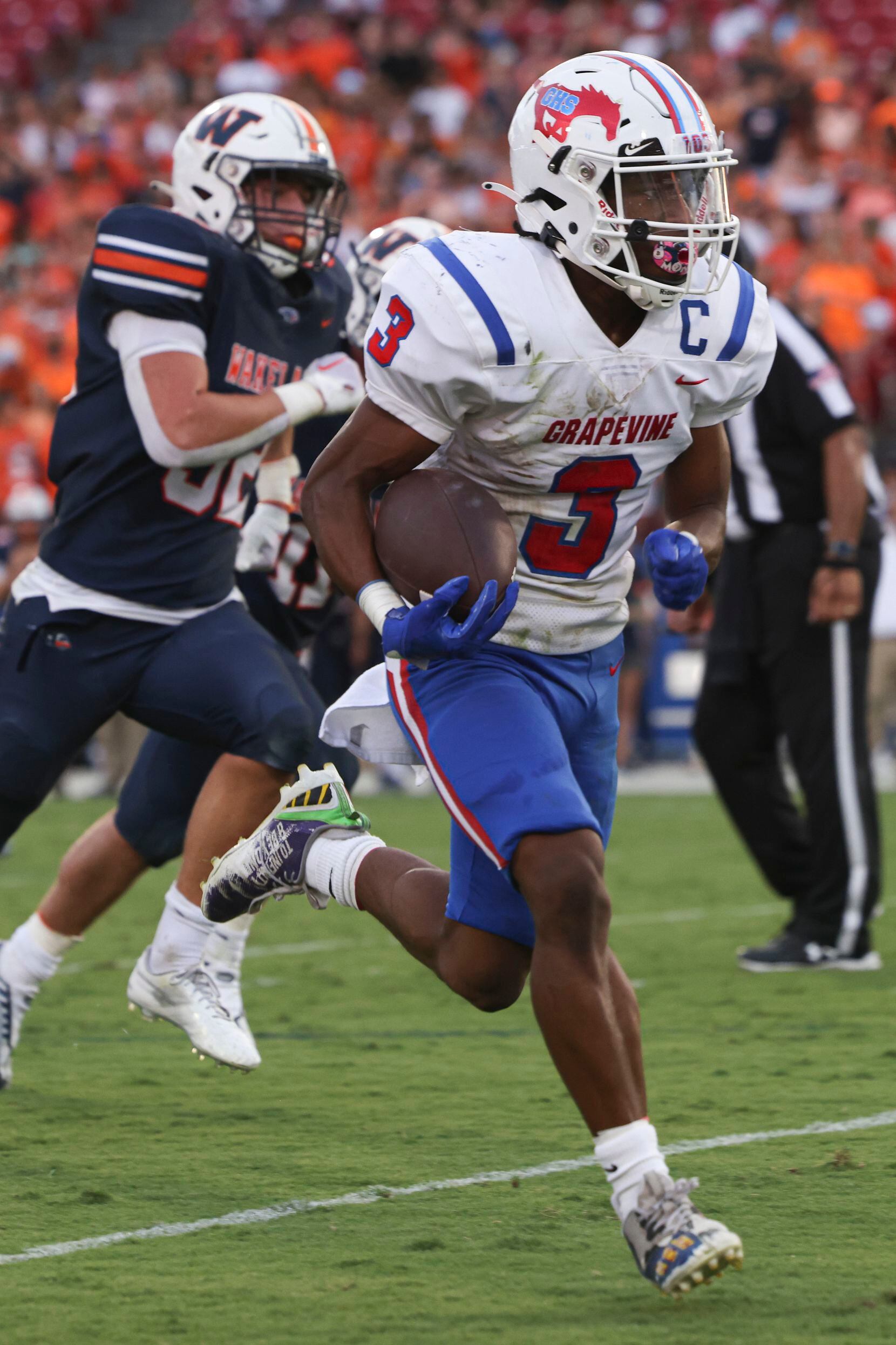 Grapevine High School’s CJ Holmes (3) runs the ball up the field during the second quarter...