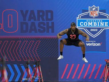 Oklahoma defensive lineman Perrion Winfrey jumps before running the 40-yard dash during the...