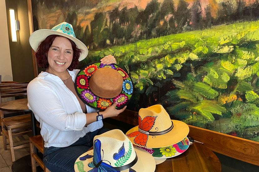 Ivy Cruz vende sombreros hechos por artesanos mexicanos para generar un ingreso extra para...