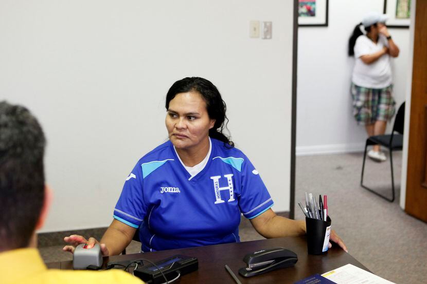 El Consulado de Honduras en Dallas comenzó a atender a quienes tienen trámites atrasados por...