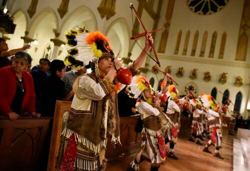 Los matachines ingresan en la Catedral durante el festejo de la Virgen de Guadalupe en la...