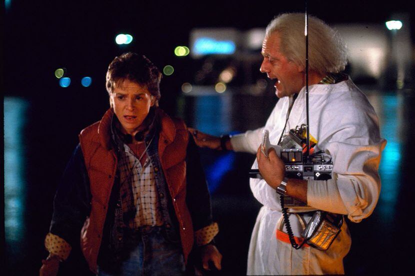 Michael J. Fox, a la izquierda, en una escena de "Back to the Future". El actor fue...
