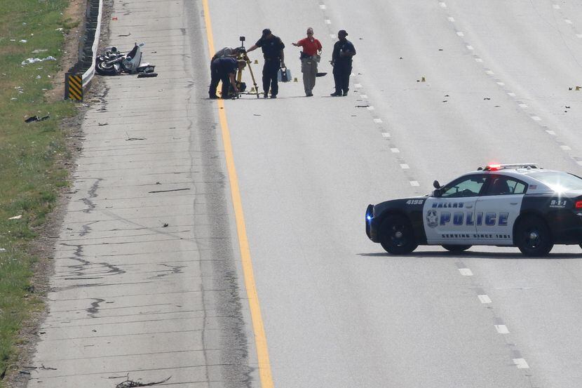 Un agente de la Policía de Dallas fue arrollado por un conductor el sábado por la mañana en...