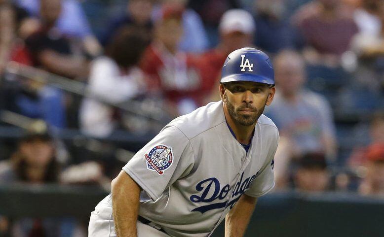 El ex coach de tercera base de los Dodgers Chris Woodward (45) fue contratado como nuevo...