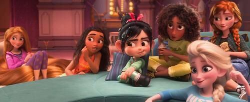 Kristen Bell, Mandy Moore, Sarah Silverman y Auli’i Cravalho en Ralph Breaks the Internet...