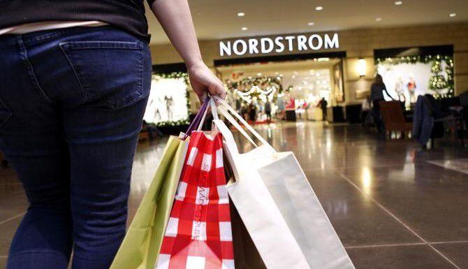 Una nueva encuesta muestra que los consumidores no gastarán mucho dinero en compras...
