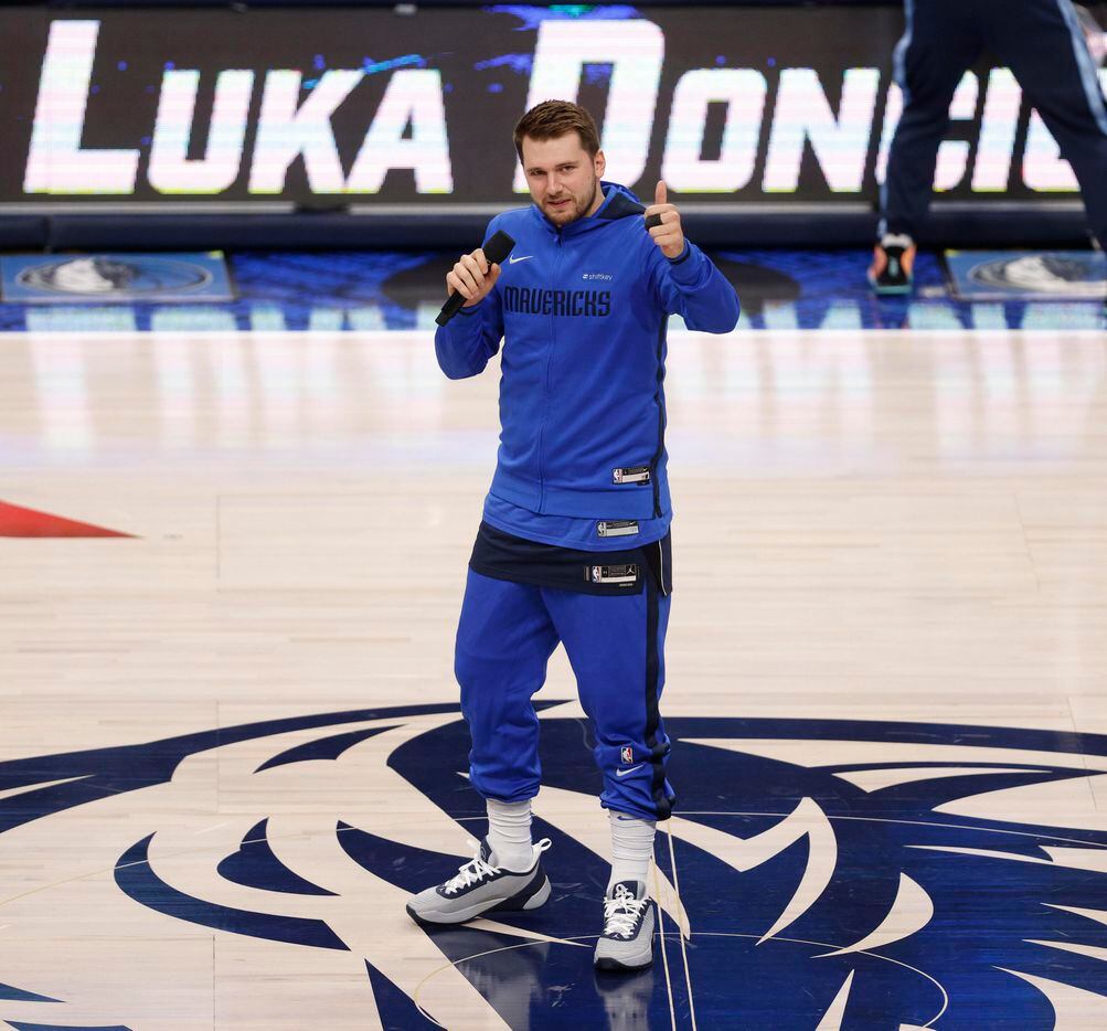 Dallas Mavericks guard Luka Doncic (77) thanks the fans in attendance before the home opener...