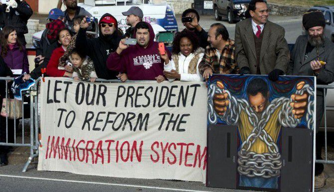 Simpatizantes del presidente Obama muestran su apoyo a la regorma migratoria en Nashville,...