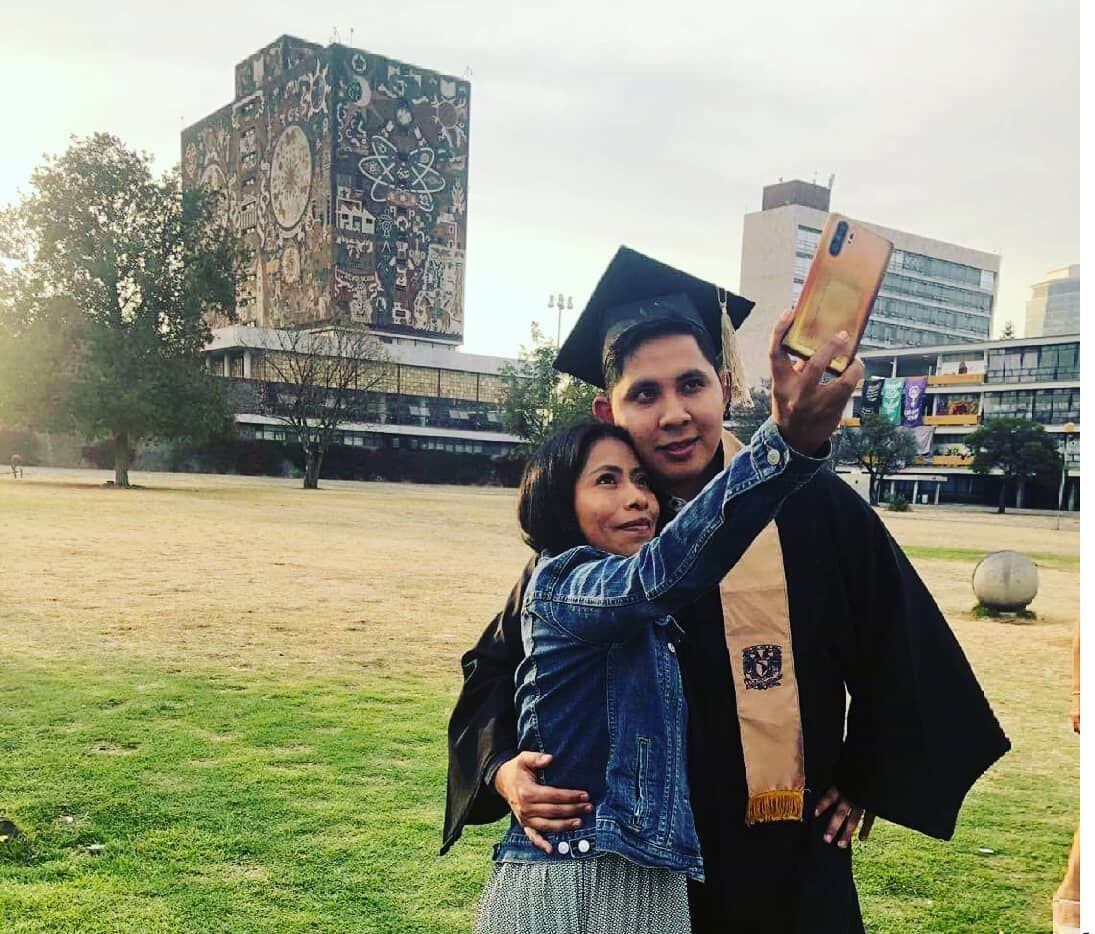 Yalitza Aparicio asistió a la toma de fotografías de graduación de su presunto novio, André...
