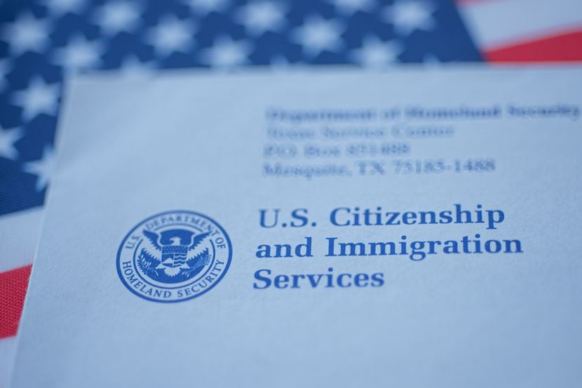 Una carta enviada por el Servicio de Inmigración y Ciudadanía.
