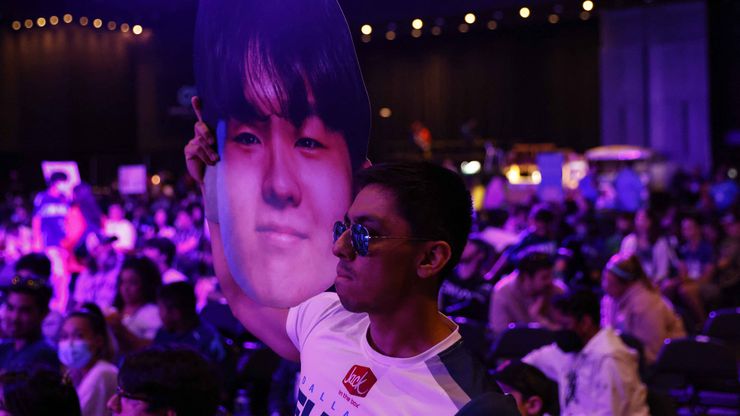 Andrew Diaz shows his support as Dallas Fuel falls against LA Gladiators during Overwatch...