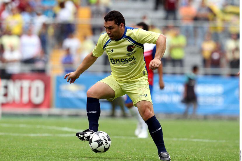 El 25 de enero de 2010, el ex delantero del Club América Salvador Cabañas (foto) recibió un...