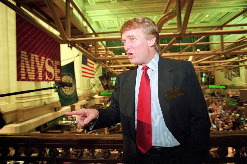 El magnate de bienes raíces  Donald Trump, en la Casa de Valores de Wall Street, en 1995. (AP)

