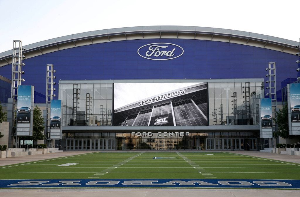 Famous Dallas Cowboy Players Pictures and Ford Center Editorial