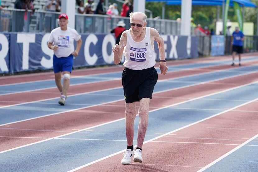Con 95 años, Richard Soller participa en la carrera de los 200 metros en los Juegos...