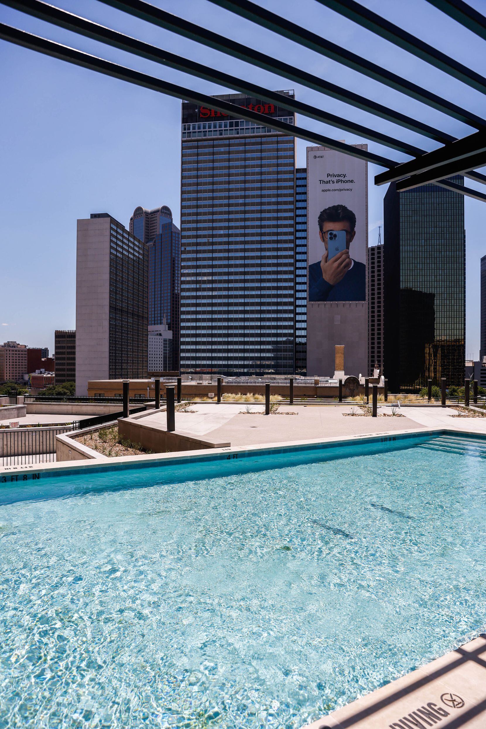 The pool area of ​​the Galbraith apartment in a skyscraper.