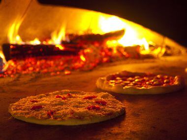 Fireside Pies is reopening in Fort Worth, at a different address from where it once was....