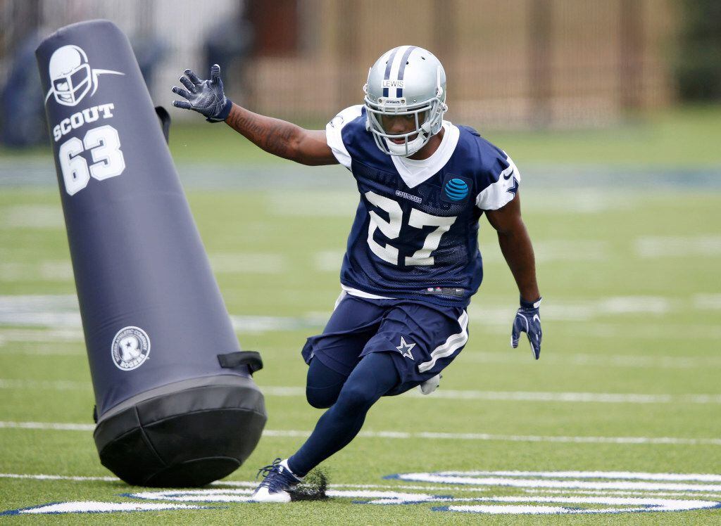 Dallas Cowboys cornerback Jourdan Lewis (27) turns the corner in a drill during rookie...