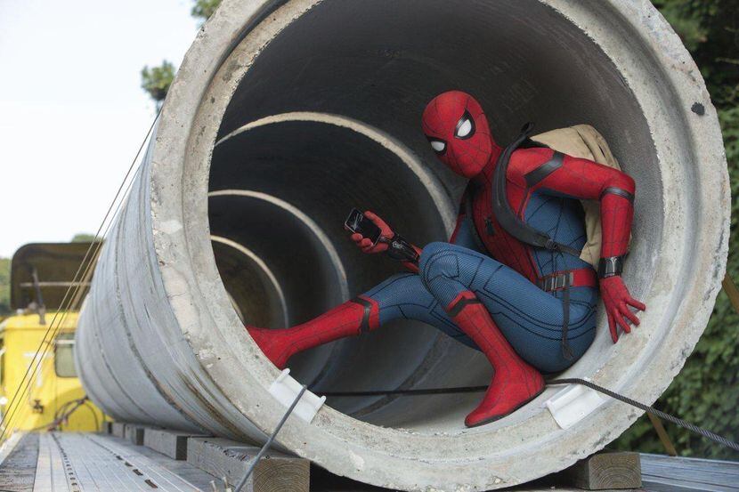 Tom Holland disfrazado de Hombre Araña en una escena de “Spider-Man: Homecoming”. COLUMBIA...