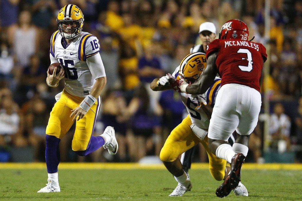 BATON ROUGE, LA - SEPTEMBER 10: Danny Etling #16 of the LSU Tigers runs with the ball during...