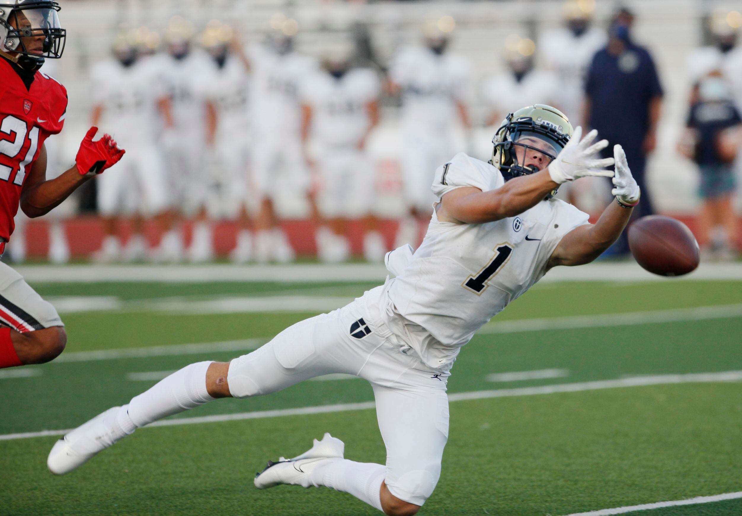 Flower Mound Marcus sophomore Zach Morris (21) chases after Jesuit junior wide receiver...