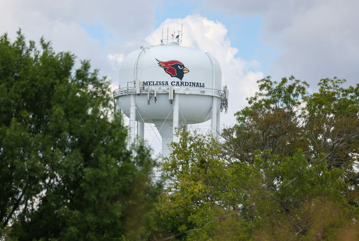 A water tower for the city of Melissa sports a Melissa Cardinals logo.