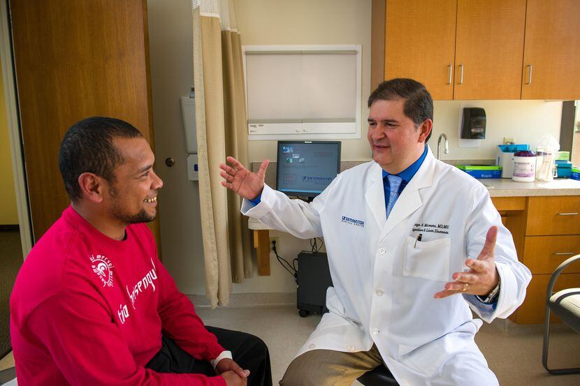 El doctor Jorge Marrero dirige el programa de trasplante de hígado en UT Southwestern en...