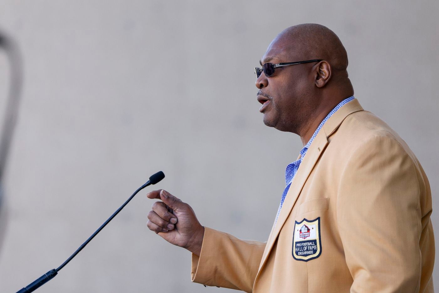 Former Dallas Cowboy Charles Haley speaks during a ceremony recognizing South Oak Cliff’s UIL Class 5A Division II football state championship at Dallas City Hall in Dallas, on Wednesday, Jan. 12, 2022.