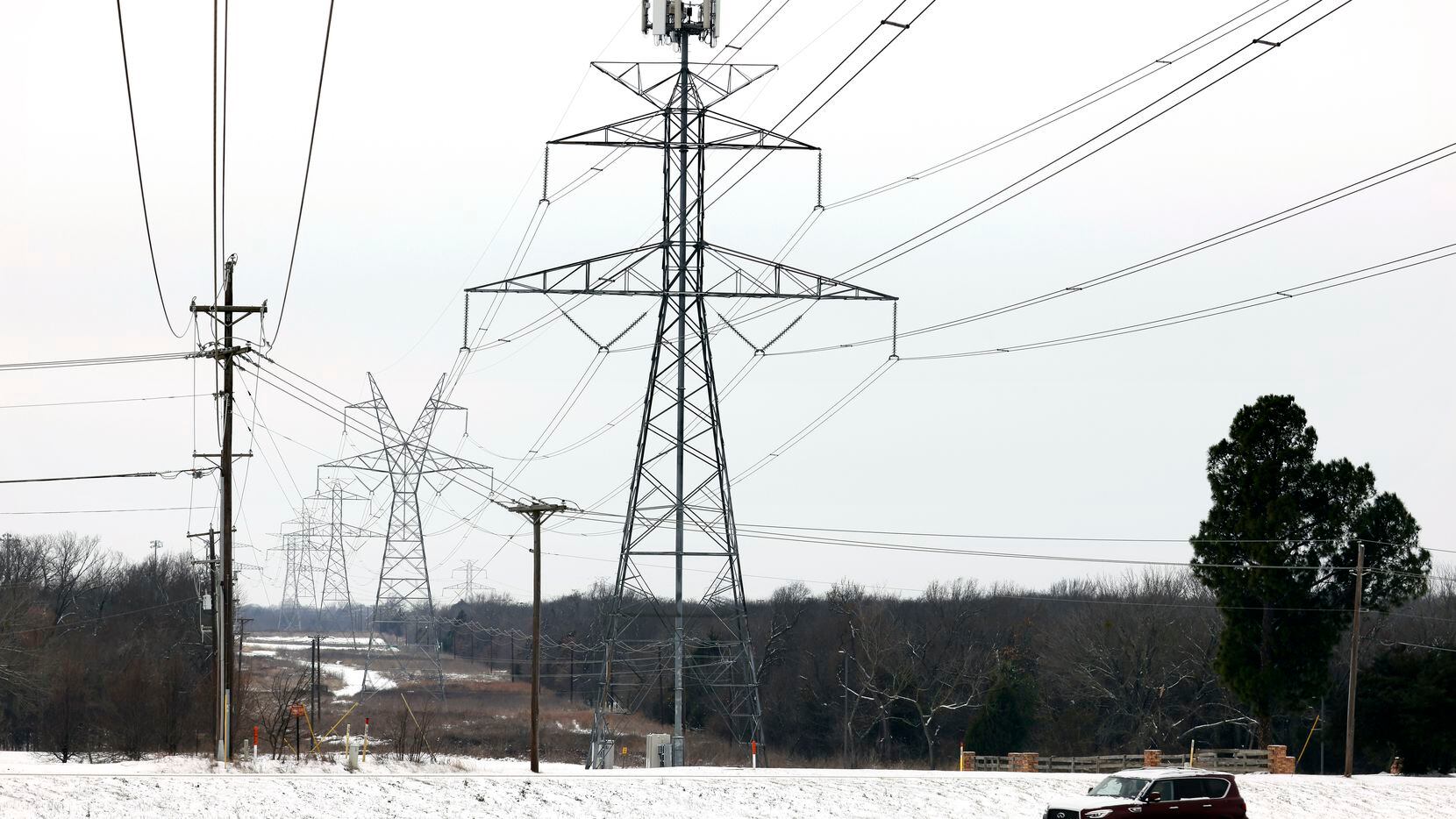 Large electrical transmission lines cross over SH 287 in South Arlington, Wednesday,...