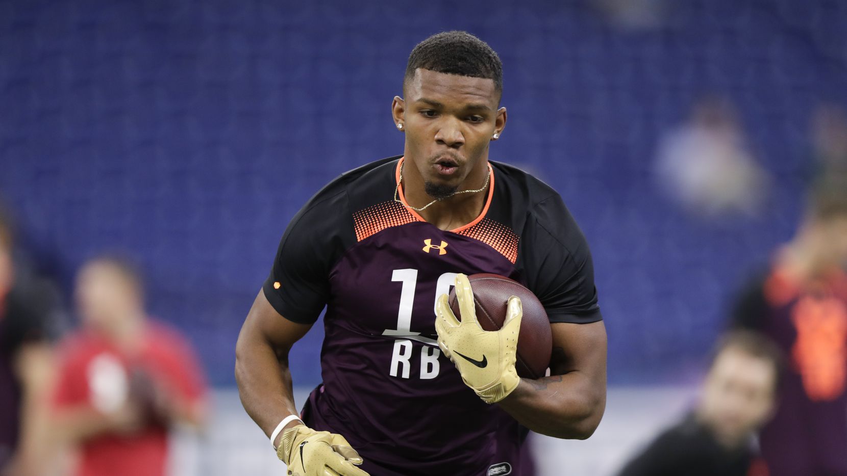 Memphis running back Tony Pollard runs a drill at the NFL football scouting combine in...