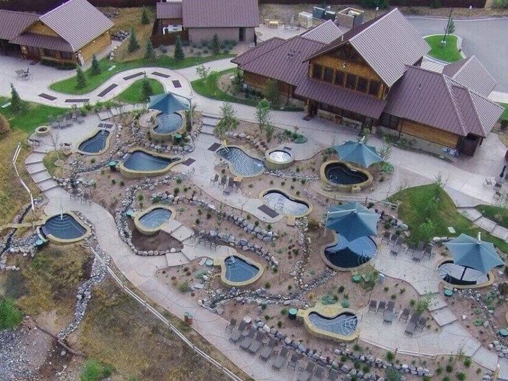 Los operadores de Iron Mountain Hot Springs en Colorado construyen el nuevo complejo...