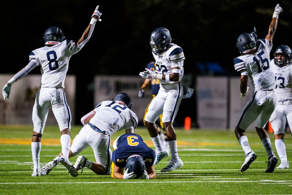 Highland Park wide receiver Ben Smith (3) buries his head as Frisco Lone Star players...