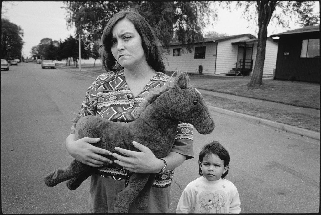 Tiny holding "Horsey" with Keanna, Seattle, 1993, photograph by Mary Ellen Mark