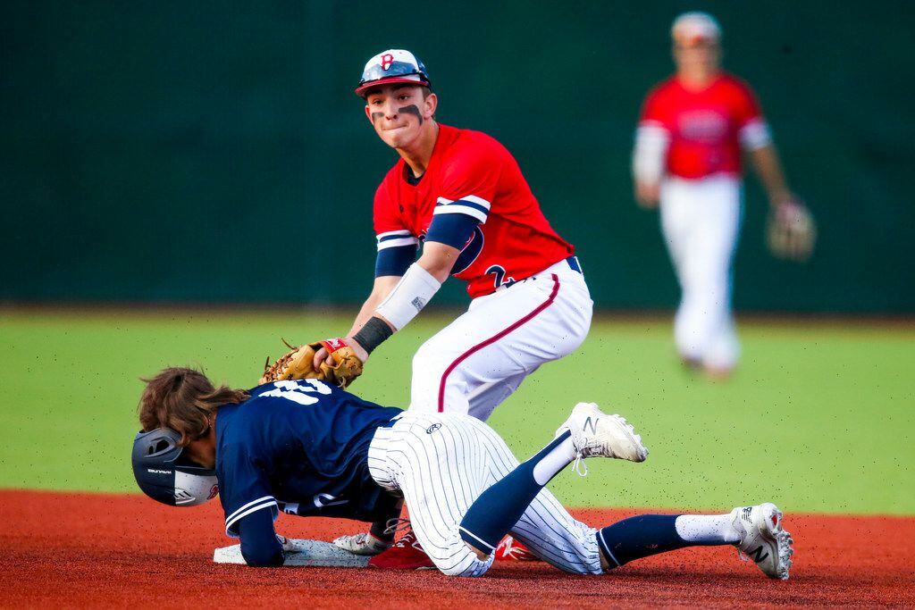 Allen right fielder Sam Haigwood (10) loses his helmet as he steals second base as McKinney...