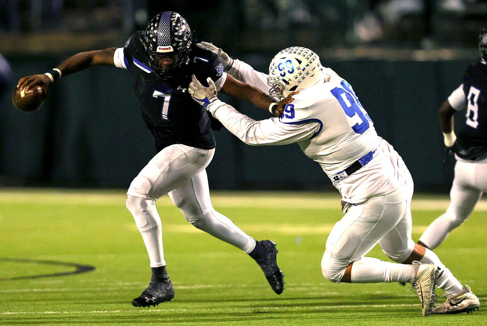 Mansfield Summit quarterback David Hopkins (7) tries to break free from Midlothian defensive lineman Kade Tompkins (99) during the first half of the 5A Division I Region I semifinal high school football playoff game played on November 26, 2021 at Gopher-Warrior Bowl in Grand Prairie.  (Steve Nurenberg/Special Contributor)
