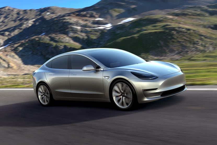 Tesla Motors presentó un  prototipo de su nuevo vehículo Model 3, que saldrá a la venta en...