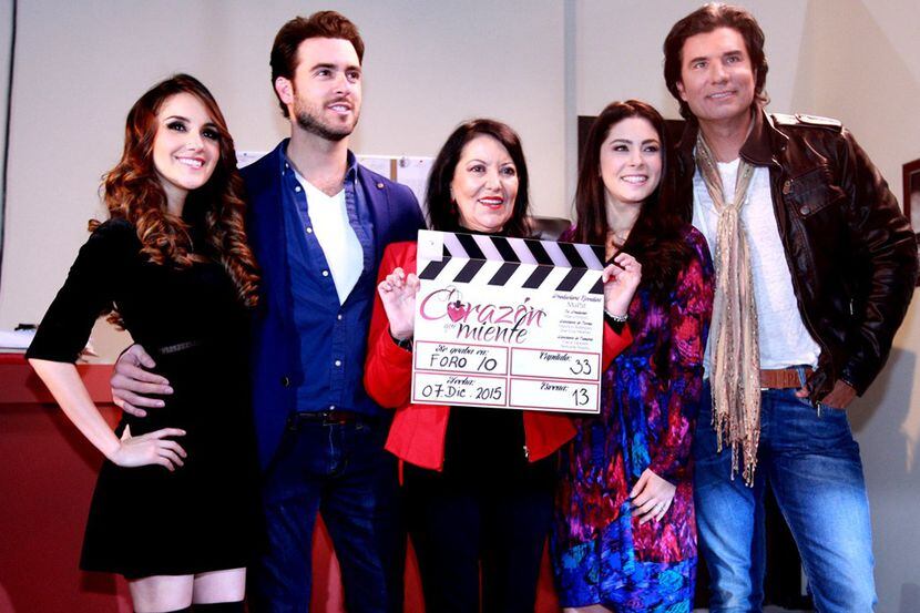 “Corazón que Miente”, telenovela producida por Mapat (centro), cuenta con la participación...