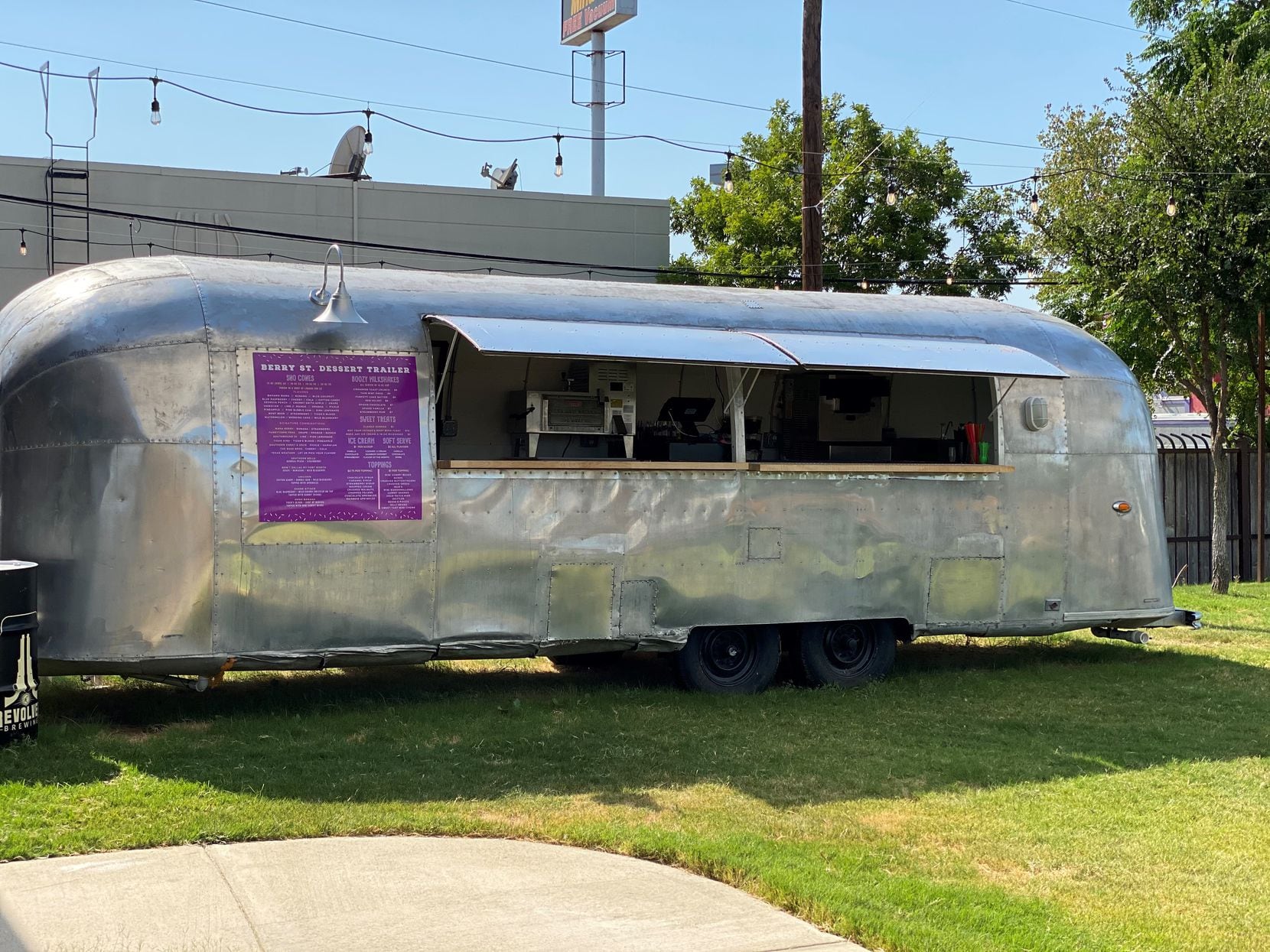 There's a dessert trailer in the backyard of Berry Street Ice House.