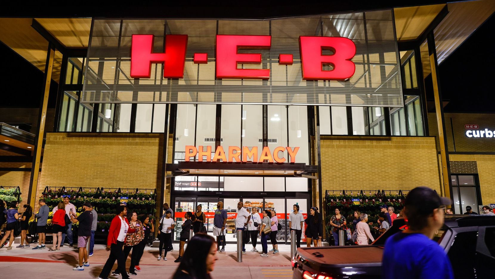 A 6 a.m. opening wasn't too early last month when the new H-E-B store had 1,500 people in...