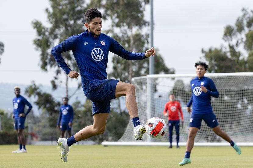 El delantero Ricardo Pepi  en un entrenamiento de la selección de Estados Unidos realizado...