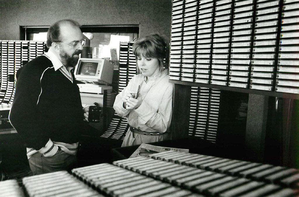 Ron Chapman and KVIL producer Sandi Hopkins in 1986.(Juan Garcia/Staff photo)