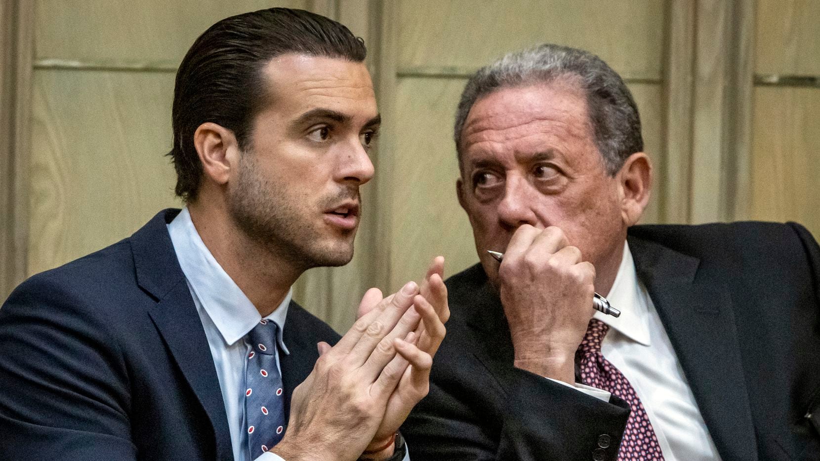 El actor mexicano Pablo Lyle, izquierda, habla con su abogado Bruce Lehr el primer día del...