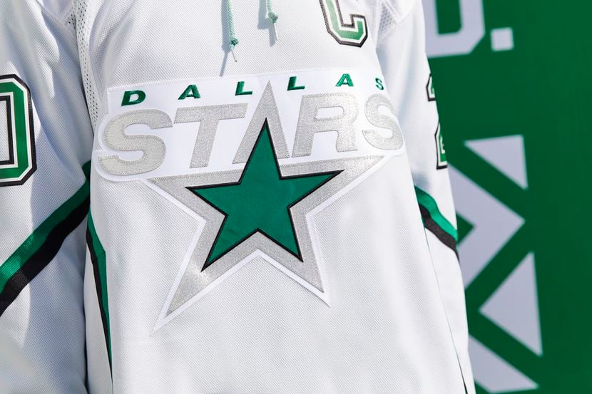 El jersey retro de los Dallas Stars que fue presentado el 16 de noviembre de 2020.