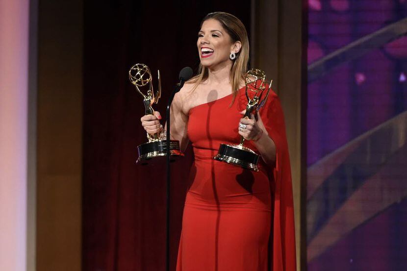 Gaby Natale luego de ganar su Emmy por “SuperLatina”. GETTY IMAGES
