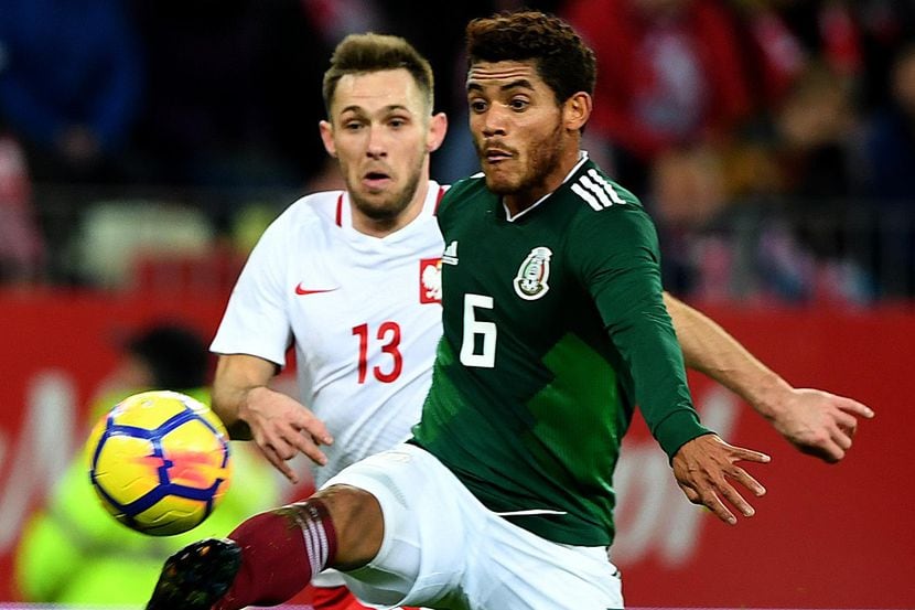 Jonathan Dos Santos y la selección mexicana vencieron 1-0 a Polonia el lunes en Gdansk,...