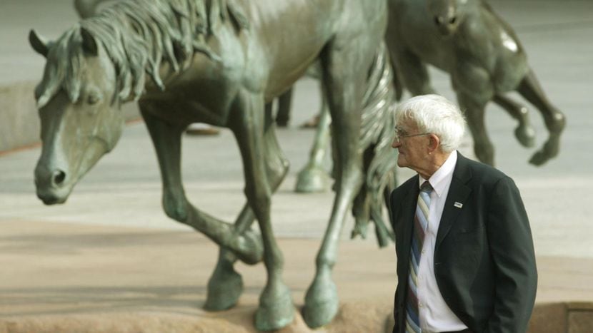 Muere Robert Glenn, escultor del Mustang de Las Colinas, a los 83 años