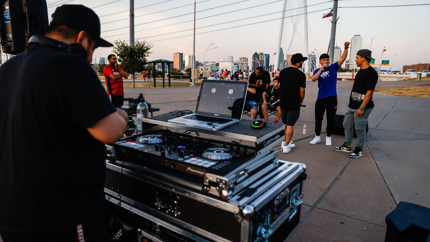 Urban Rapstars se fundó en la ciudad de Dallas en 2018. La liga de raperos del genero...