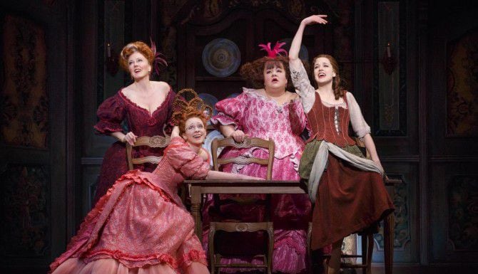 Beth Glover, Kaitlyn Davidson, Aymee García y Paige Faure en la producción de “Cinderella”,...