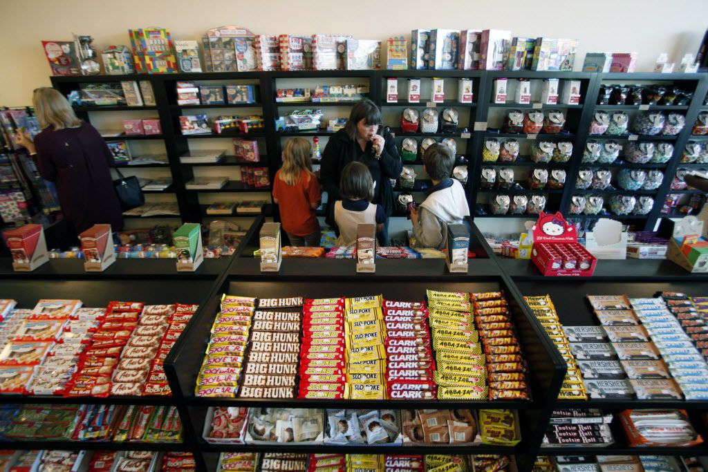 Sarah Lunzer, center, with a group of kids browse the candy shelves at Hypnotic Emporium, on Thursday, Feb. 25, 2016 in Dallas. Hypnotic Emporium is a soda shop owned by the people behind Hypnotic Donuts. Ben Torres/Special Contributor